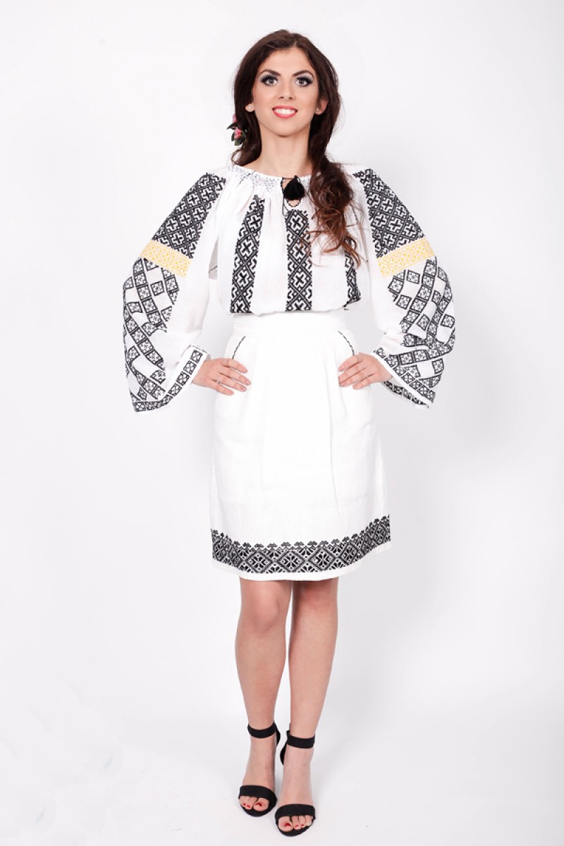 Ie romaneasca In Furca brodata manual cu fir negru bluza traditionala romaneasca
