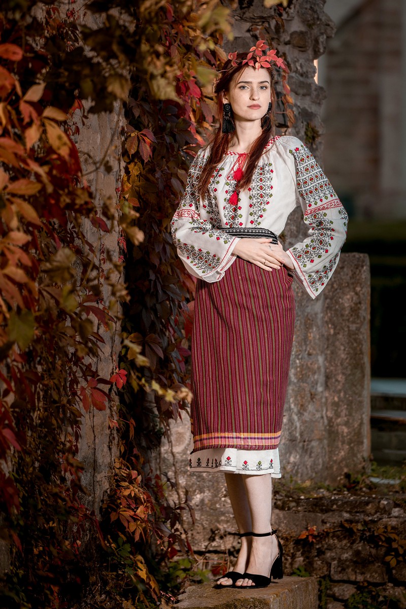 Costum popular autentic Moldova