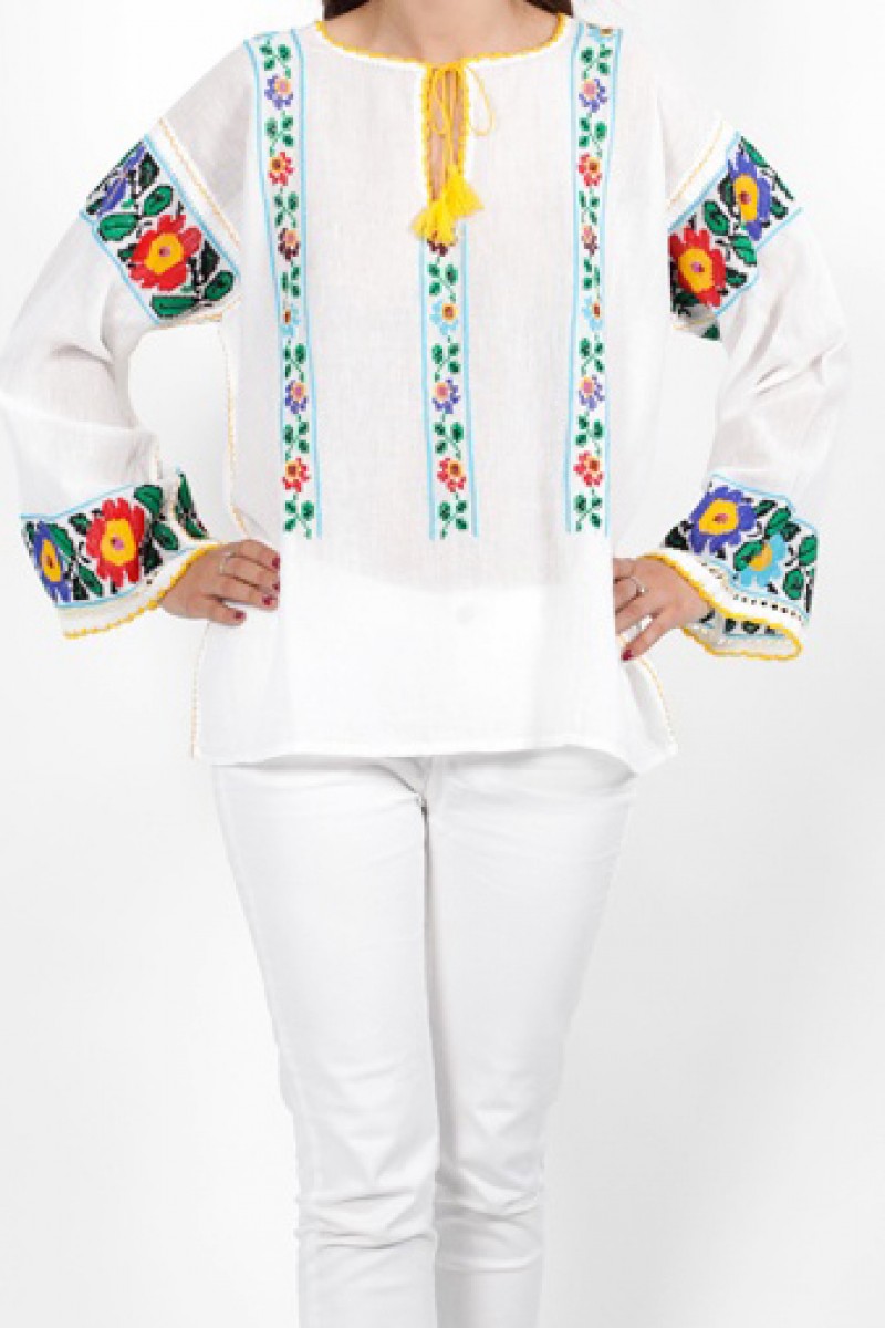 Ie romaneasca Livioara brodata cu fir multicolor bluza traditionala lucrata manual zona Moldova