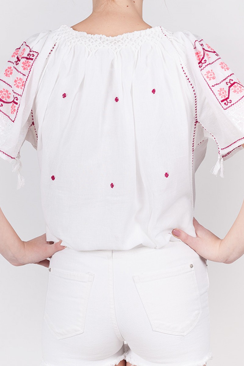 Ie maneca scurta Flori de Primavara brodata cu fir mov si roz bluza traditionala zona Muntenia Ie maneca scurta Flori de Primavara brodata cu fir mov si roz bluza traditionala zona Muntenia
