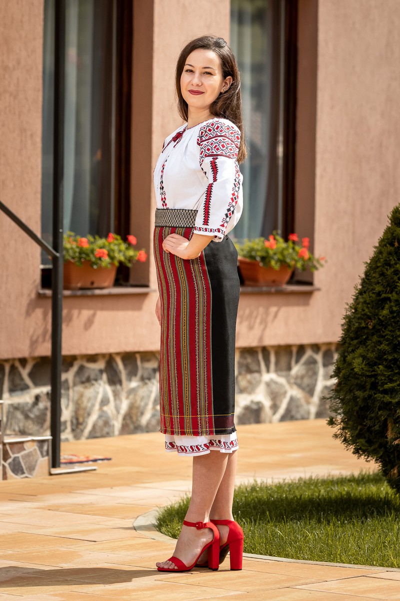 Costum popular autentic carul mic zona Moldovei