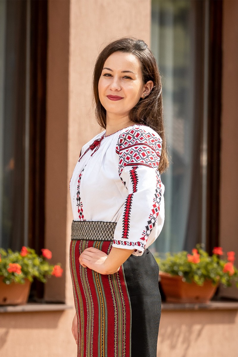 Costum popular autentic carul mic zona Moldovei