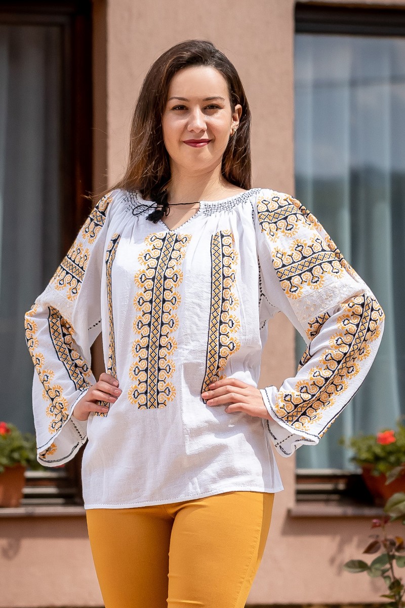 Ie romaneasca maneca lunga Galbenele lucrata manual Ie romaneasca maneca lunga Galbenele lucrata manual