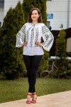 Ie romaneasca maneca lunga Frunza de Ruen lucrata manual Ie romaneasca maneca lunga Frunza de Ruen lucrata manual