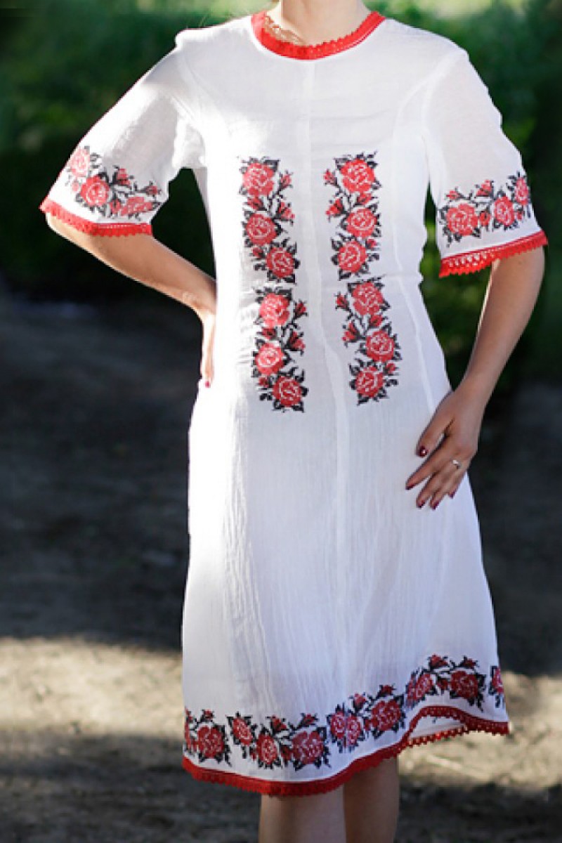 Rochie traditionala stilizata model Trandafirul dantela rosie